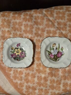 STAFFORDSHIRE, ENG. 💐 Flowered & Gilded LEMON Plates -- Vint/Antique PORCELAIN